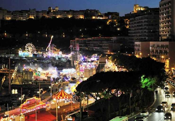 Рождественская ярмарка в порту Монако