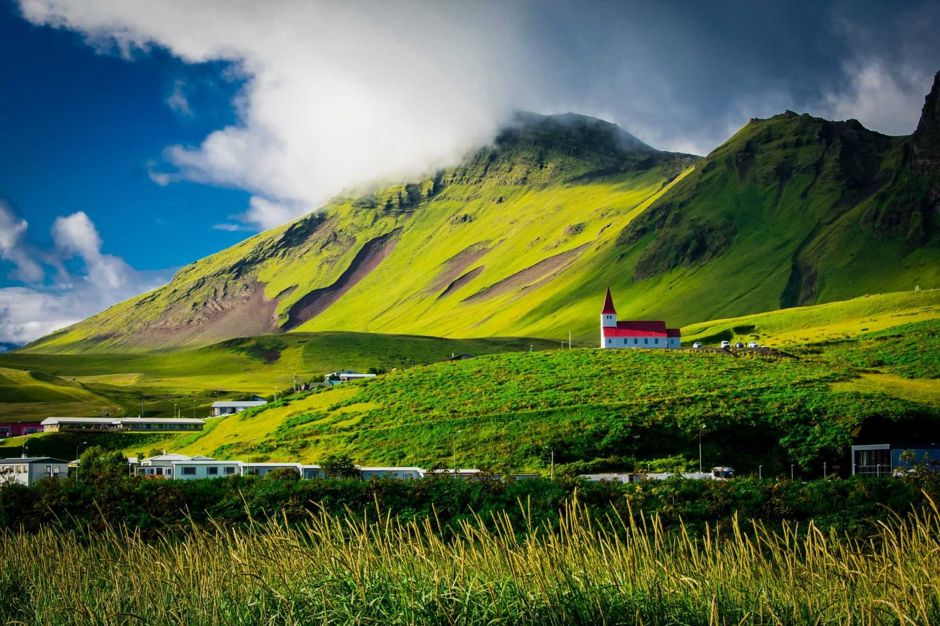 Исландия открывает свои границы