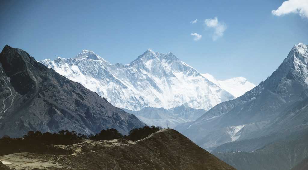 Эверест вновь открыт для путешественников 