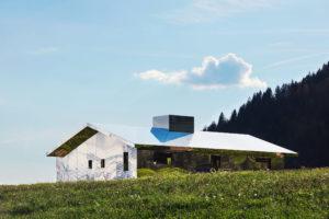 Видео дня: как выглядит дом-мираж в швейцарских Альпах
