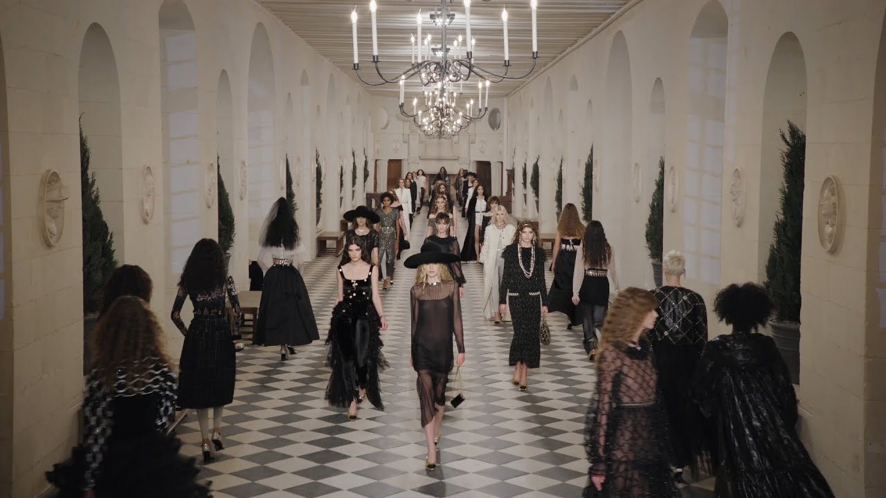 Модный дом Chanel представил коллекцию в замке Шенонсо